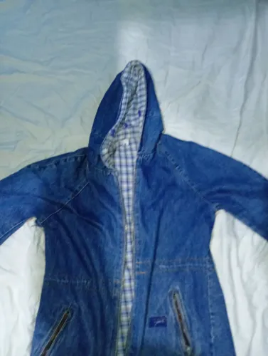FRETE GRÁTIS E PARCELE EM 3X SEM JUROS Jaqueta Jeans com capuz Forrado - Tam46