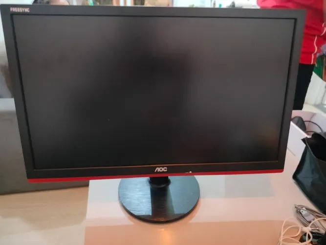 Monitor - AOC G2460VQ6: Versão de 24 polegadas.