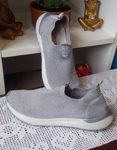 tênis slip on da marca stiletto tamanho 36