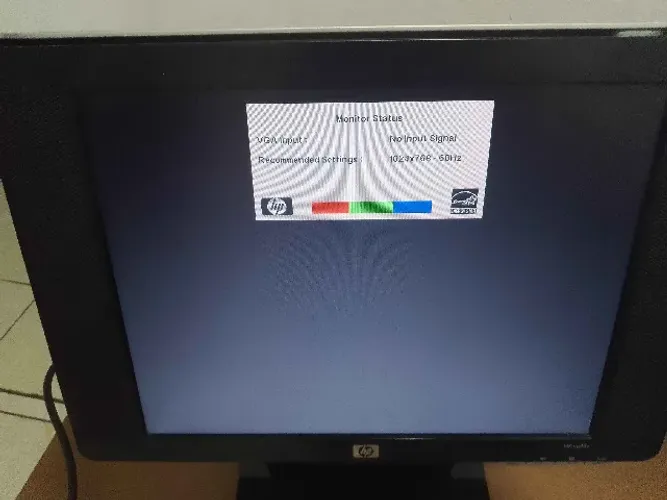 Monitor HP 17 W17e Usado