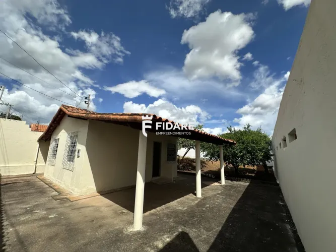 Alugo casa no bairro JK - 2 quartos