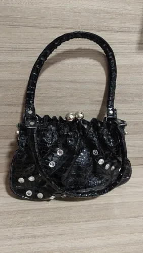 Bolsa verniz com pedras