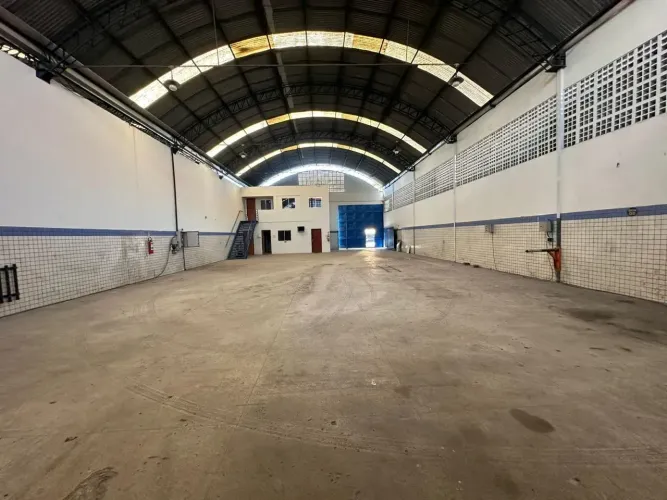 Galpão com 420m² em Jardim Limoeiro - Serra/ES.