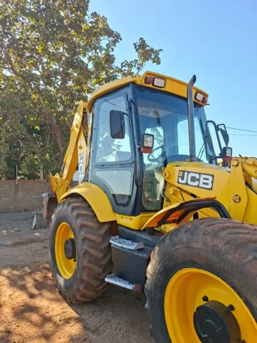 RETROESCAVADEI JCB 4CX