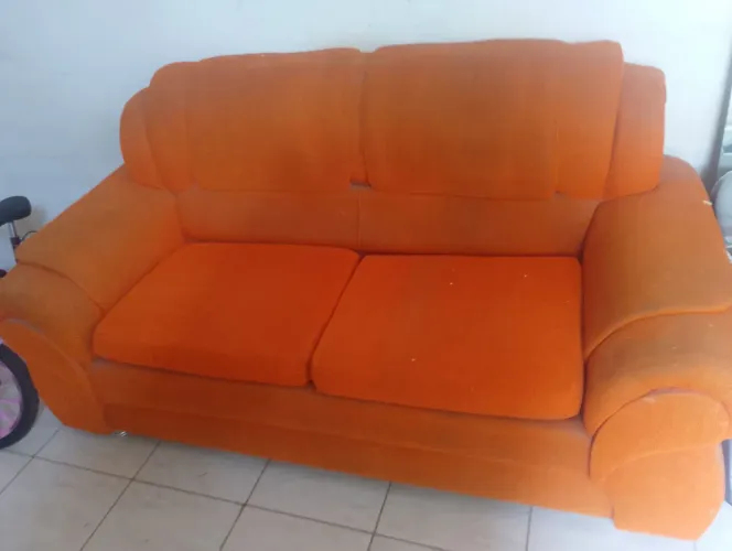 Sofá dois lugares bem confortavel