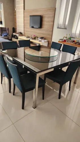 Mesa quadrada 8 lugares com tampo de vidro e pés cromados + 8 cadeiras e suporte giratorio