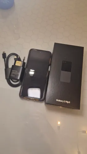 SAMSUNG Z Flip 5 + Capinha + Carregador