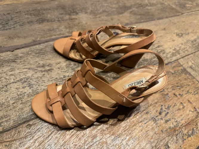 Sandália AREZZO TAM 37, couro natural bege caramelo