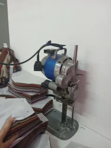 Vendo uma máquina de cortar tecidos 8 polegadas