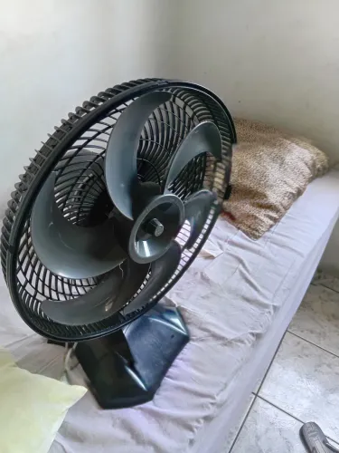 Ventilador Britânia 40cm com defeito