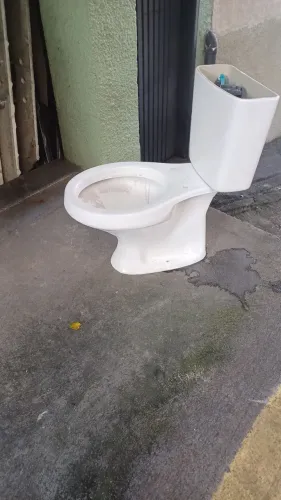Vaso Sanitário modelo Ravena Deca.
