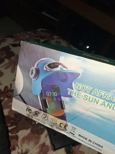 Suporte de moto para celular com mini capacete de proteção 