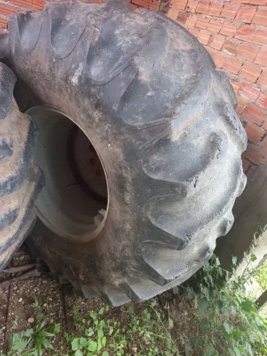 Pneus sequeiro para colheitadeira de milho, soja etc <br>TraseiTraseiroro aro 20