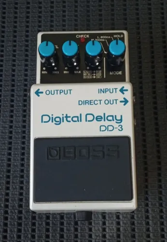 PEDAL BOSS DD3 DIGITAL DELAY EXCELENTE ESTADO DE CONSERVAÇÃO E FUNCIONAMENTO