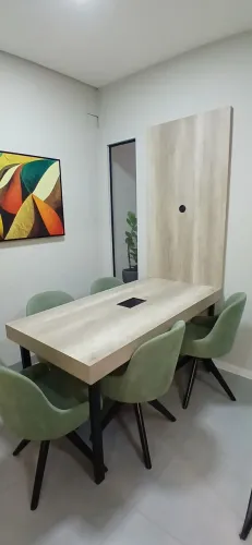 MESA DE REUNIÃO + PAINEL