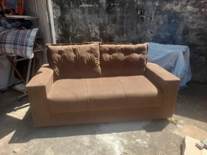 Sofá três lugares
