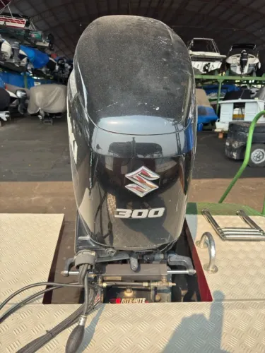 Motor suzuki 300 hp