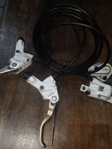 Par de freio hidráulico Shimano BL-M575 branco