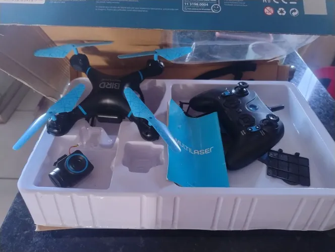 Drone com câmera e controle
