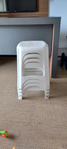 Banqueta plástico com 4 unidades capacidade 120kls