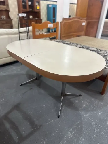Mesa sem cadeiras