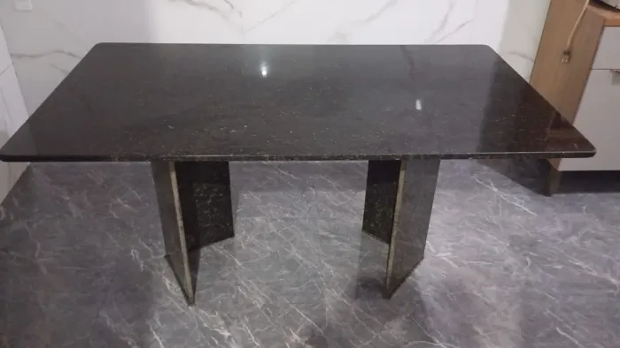 Só a mesa para vender de mármore com os pés de mármore.