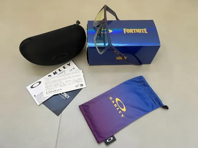 Óculos de Sol Oakley X Fortnite? Helux