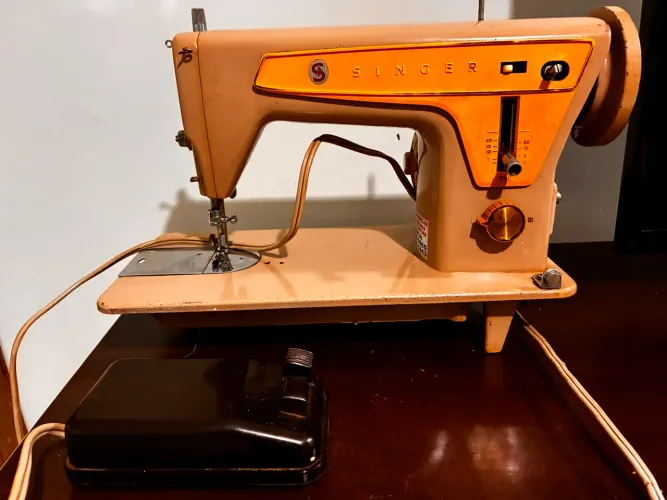 Máquina de Costura Singer