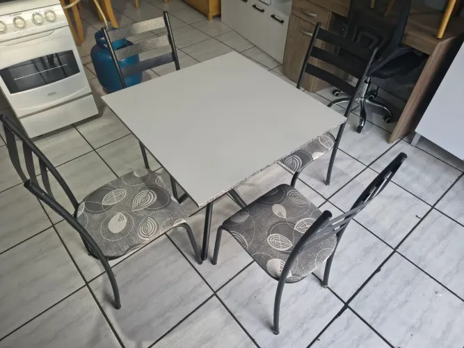 MESA COM TAMPO MDF + 4 CAD. BOTUCATU