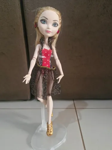 Boneca Ever After High Apple Praia Encantada  - 2012