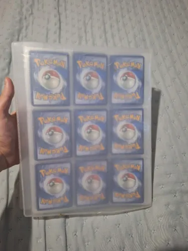 Fichario pokemon com mais de 250 cartas! Incluindo ultra raras, básicas, brilhantes!