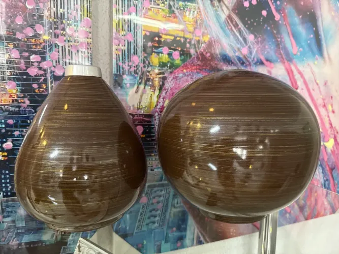 2 vasos decorativos marrom