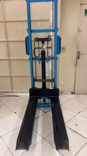 EMPILHADEIRA MANUAL HIDRÁULICA LM1016