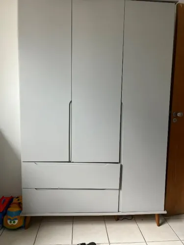 Berço com cama+ cômoda+ guarda roupa