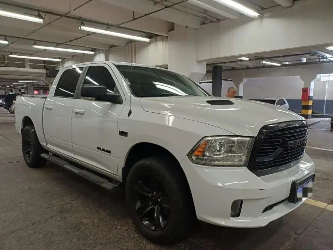 Ram Classic Laramie 5.7 V8 16V Gasolina 4X4 Aut. 2022