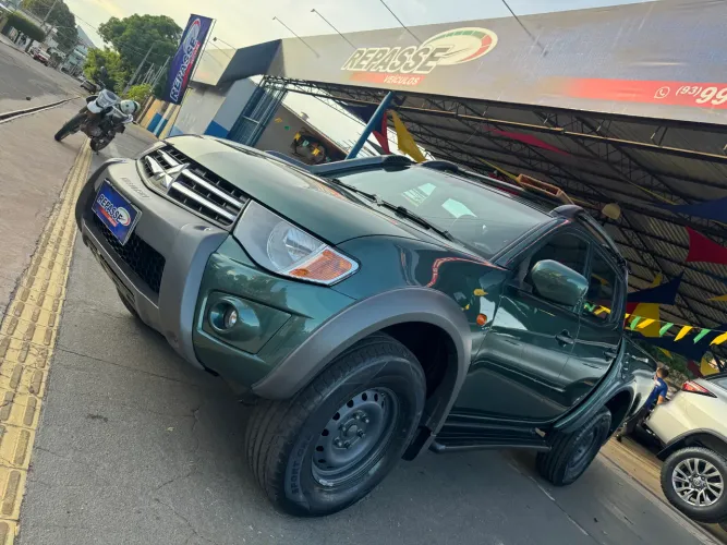 Mitsubishi L200 Triton Savana 3.2 CD TBI Dies. Mec. 2015