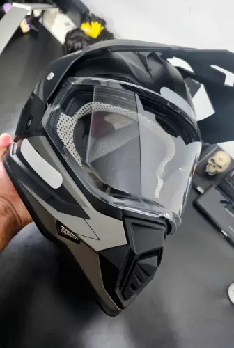 Oportunidade! Capacete helt pouquíssimo usado por 490!