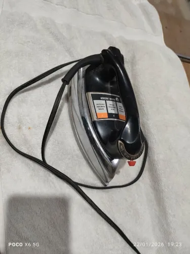 Ferro de passar Black& Decker década de 1980. 110 volts, funcionando!