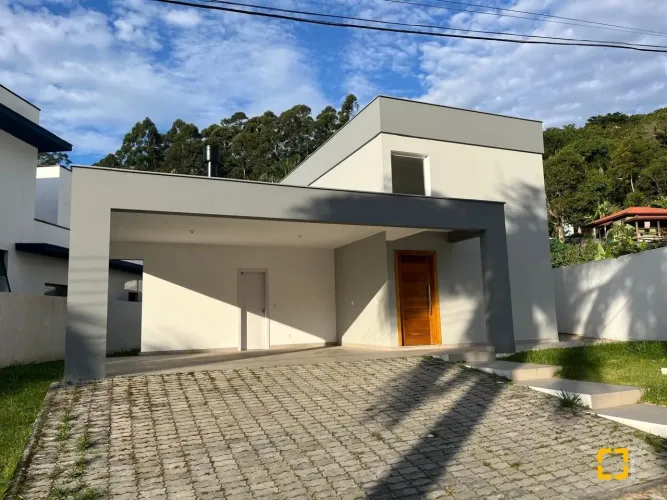 Sobrado à venda em condominio fechado na Cachoeira do Bom Jesus, Florianópolis SC