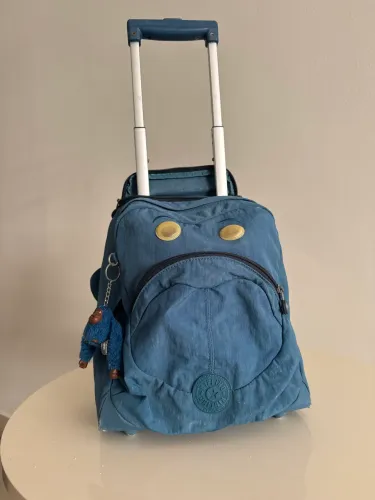 Bolsa pequena kipling de rodinha