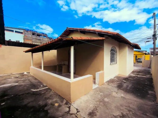 Casa individual com 2 qts e quintal em Barcelona, Serra, ES