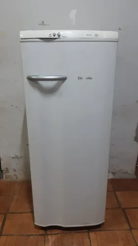 GELADEIRA ELETROLUX 280 L