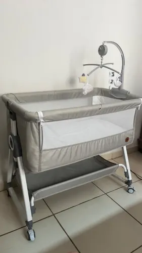 Berço Portátil Cobed Ragaluma com mosqueteiro e móbile