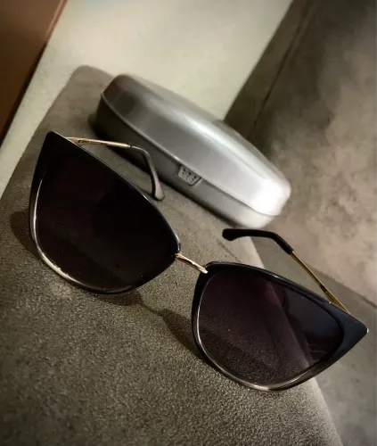 Estou Vendendo Óculos Original Da Marca Colcci Novo 