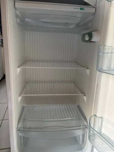 Vende se geladeira refrigerador degelo seco