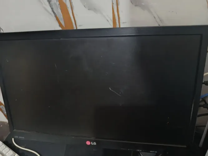 Vendo esses dois monitores