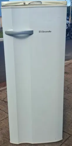 GELADEIRA ELECTROLUX 260L - 110V
