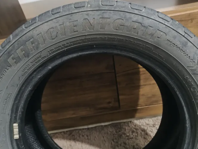 Par de Pneus Goodyear 185/60 R15 EfficientGrip Performance
