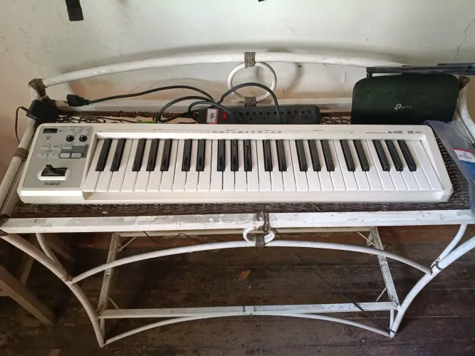 Roland A-49-WH Controlador MIDI USB com 49 Teclas - Versão Branca<br>