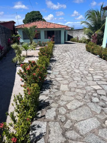 Casa no Conde-PB com ponto comercial com renda mensal.